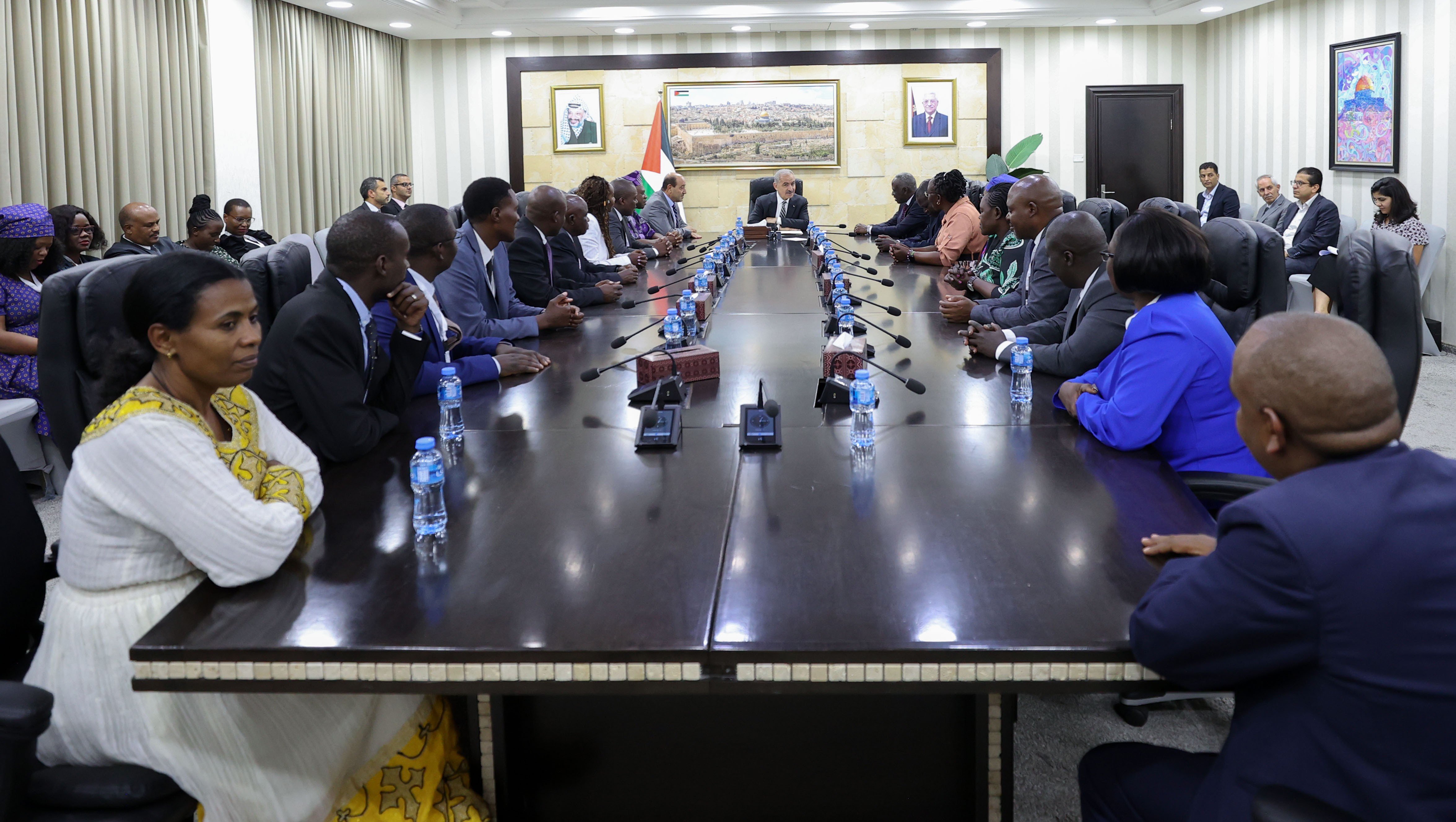 خلال استقباله وفدًا حكوميًا ممثلاً لـ12 دولة أفريقية صديقة