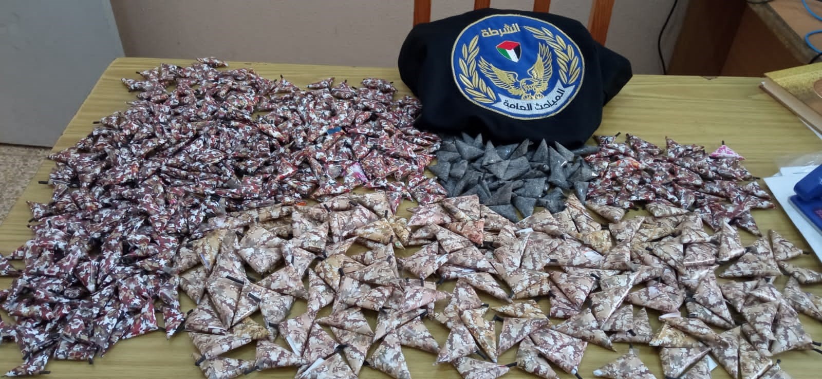 بالصور: ضبط ورشتين لتصنيع المفرقعات الخطرة في غزة