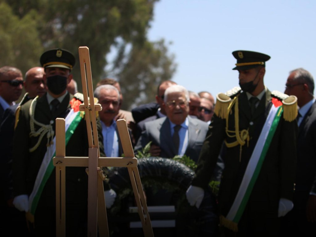 الرئيس عباس يتفقد مقر قيادة الأمن الوطني في مدينة جنين