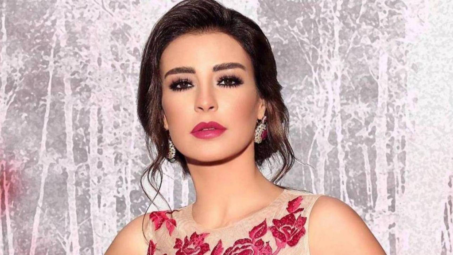 ماغي بو غصن توضح حقيقة فيديو العراك في الشارع