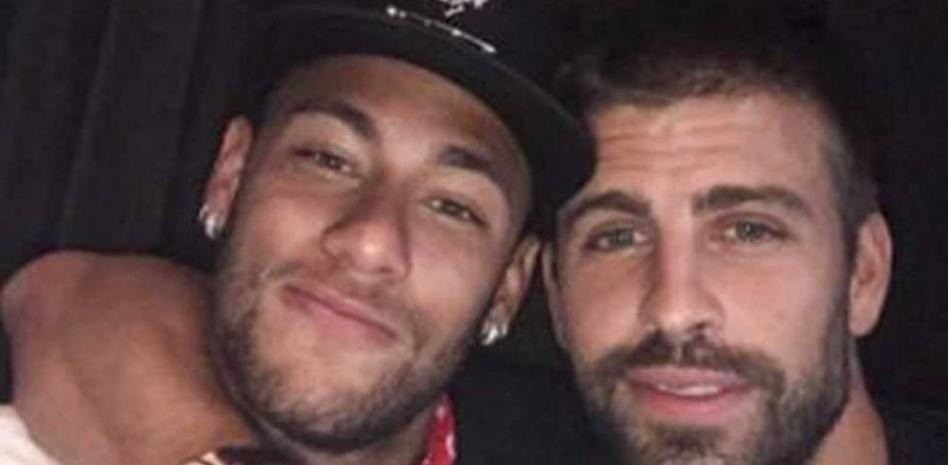 بيكيه عن صورته الشهيرة مع نيمار: لم أكن في وعيي!