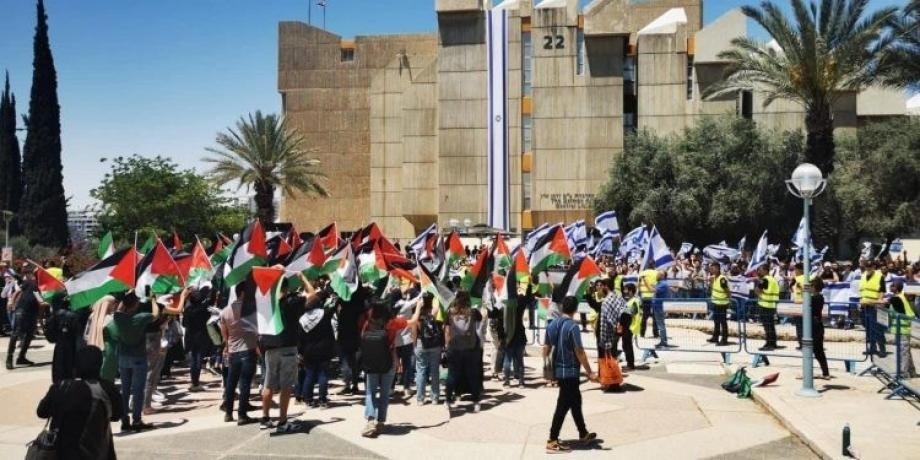 الاحتلال يبدأ بتطبيق قرار حظر رفع العلم الفلسطيني في حي الشيخ جراح