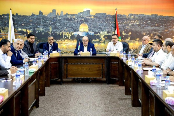 الدعليس يناقش آخر المستجدات مع رؤساء البلديات والهيئات المحلية