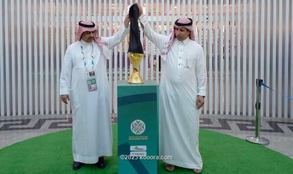 بالصور.. الكشف عن الكأس الذهبية للبطولة العربية