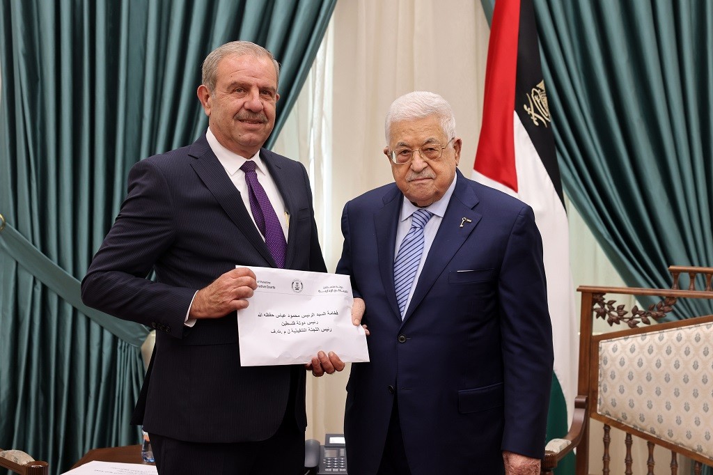 الرئيس عباس يتسلم التقرير السنوي للمحكمة الإدارية العليا