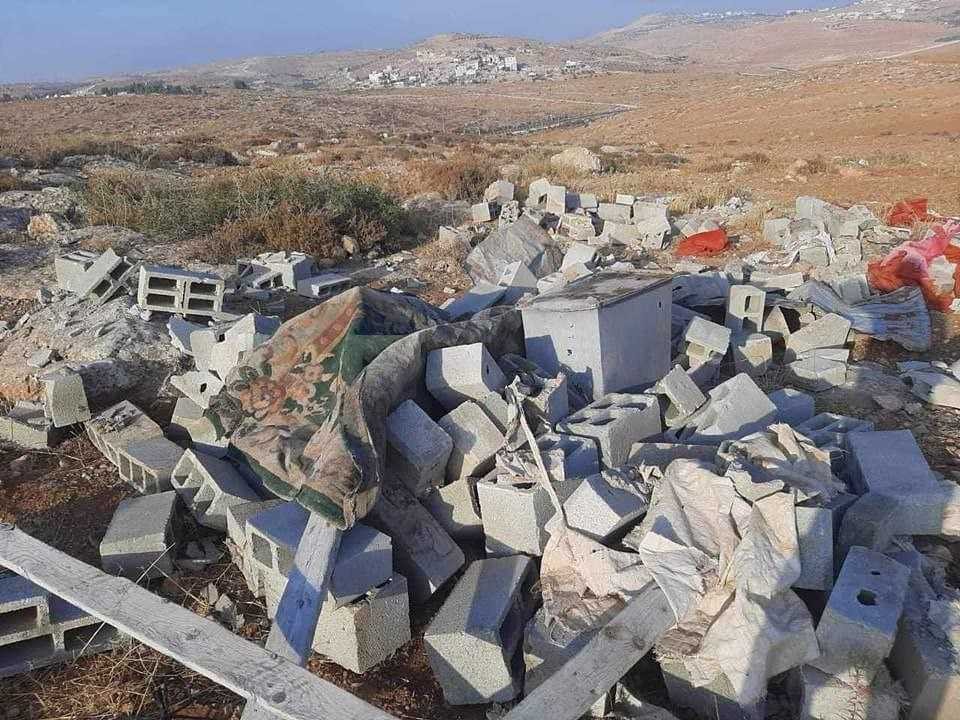 مستوطنون يهدمون غرفة سكنية جنوب الخليل
