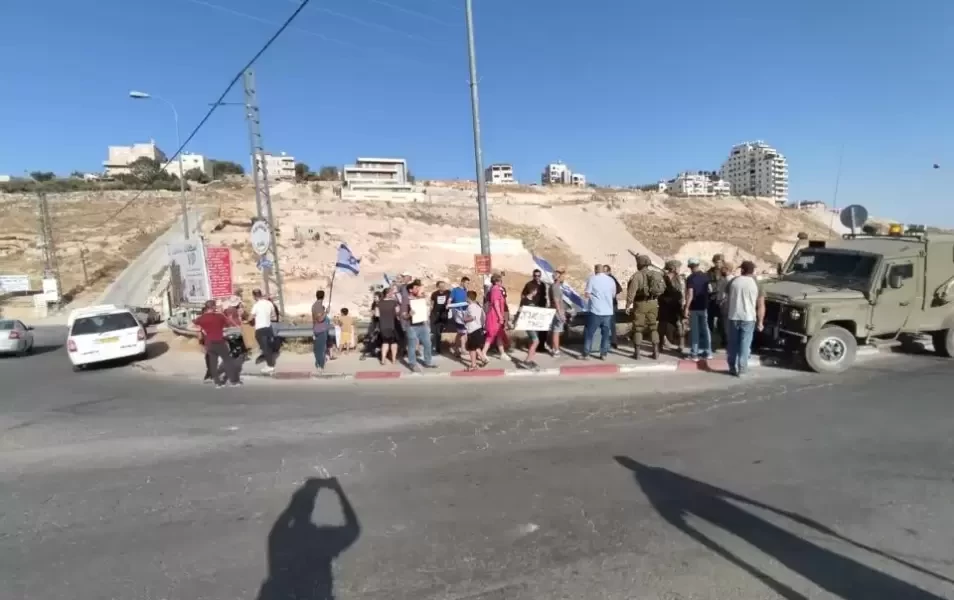 مستوطنون يُطالبون بوقف أعمال البناء الفلسطينية قرب غوش عتصيون