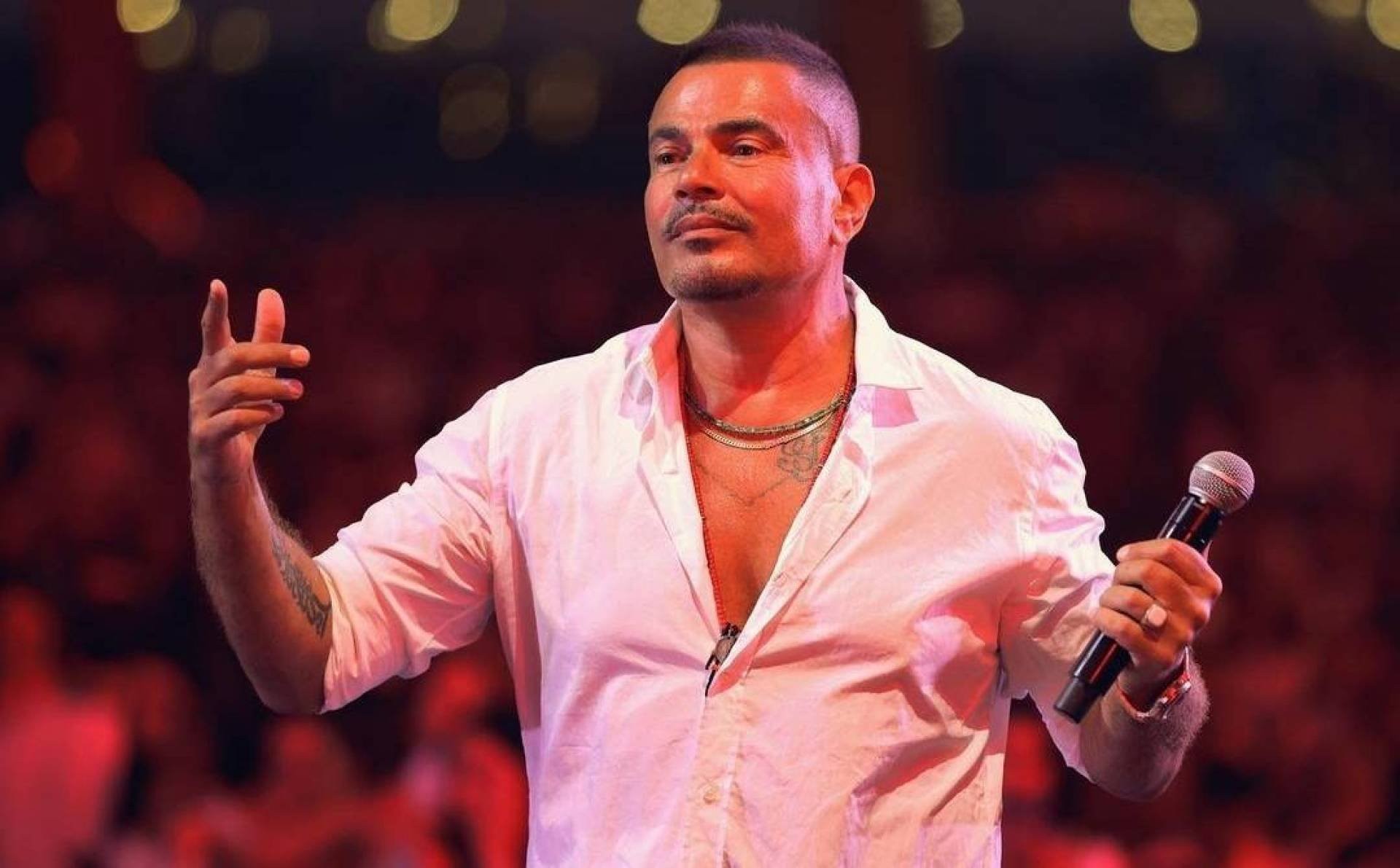 شاهد : "كرش" عمرو دياب يشغل بال الجماهير!