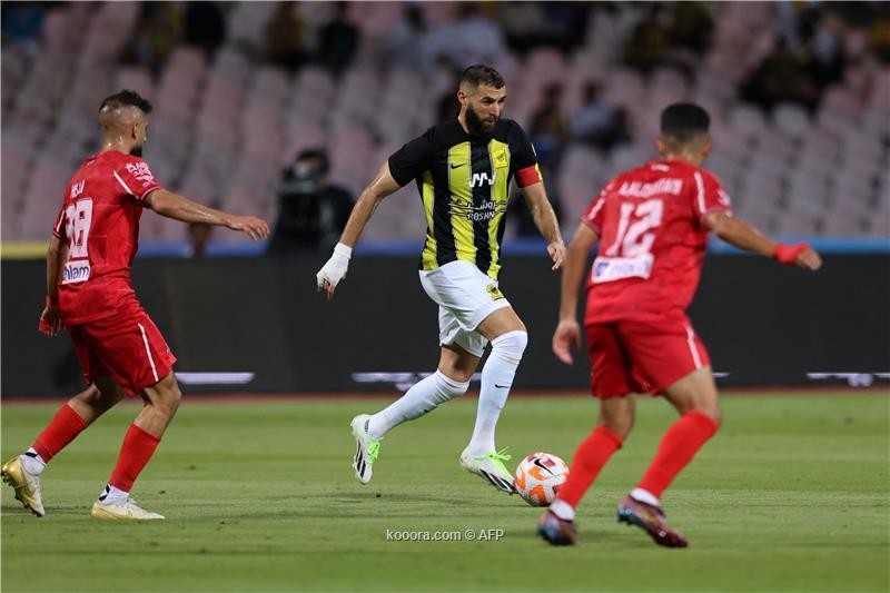 بالصور.. قطار اتحاد جدة يدهس الوحدة في ليلة إصابة بنزيما