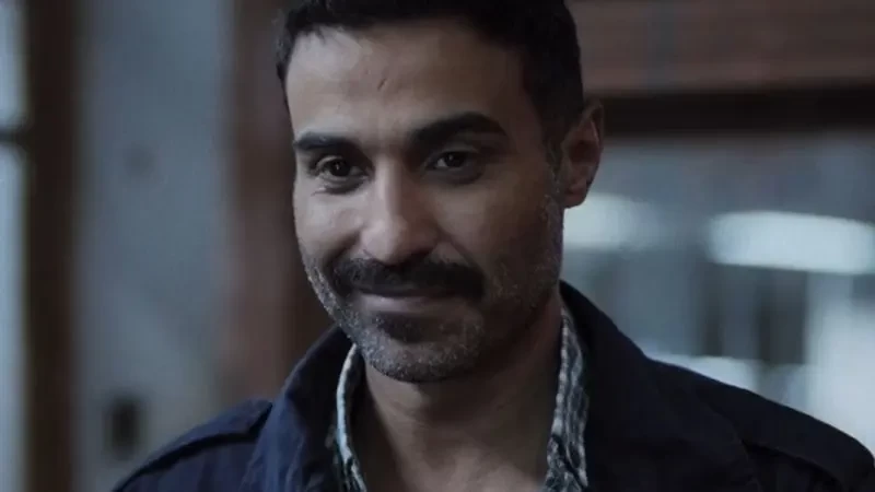 فيديو : أحمد فهمي يخرج من عباءة الكوميديا ويحظى بإعجاب الجمهور.. قاتل متسلسل في "سفاح الجيزة"