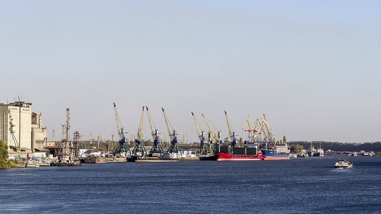 الجيش الأوكراني: اندلاع حرائق في منشآت صناعية وموانئ بجنوب أوديسا