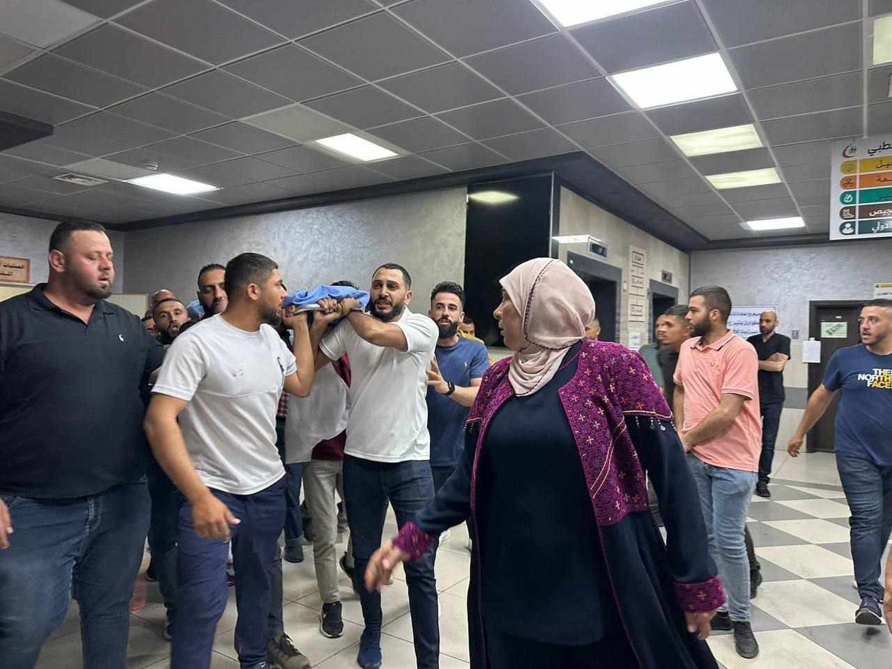 محدث بالصور: استشهاد شاب برصاص الاحتلال خلال هجوم للمستوطنين على برقة