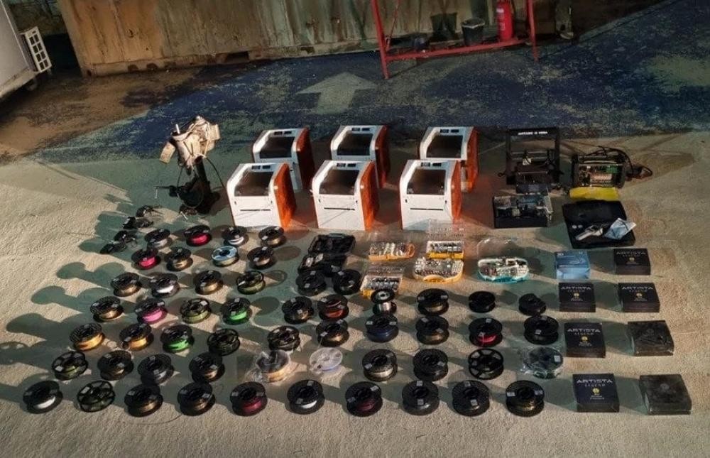 جيش الاحتلال يزعم عثوره على مخرطة "ثلاثية الأبعاد" لتصنيع السلاح بالخليل