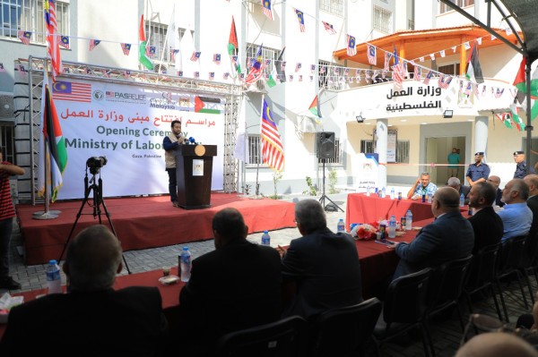 وزارة العمل تفتتح مقرها الجديد في غزة