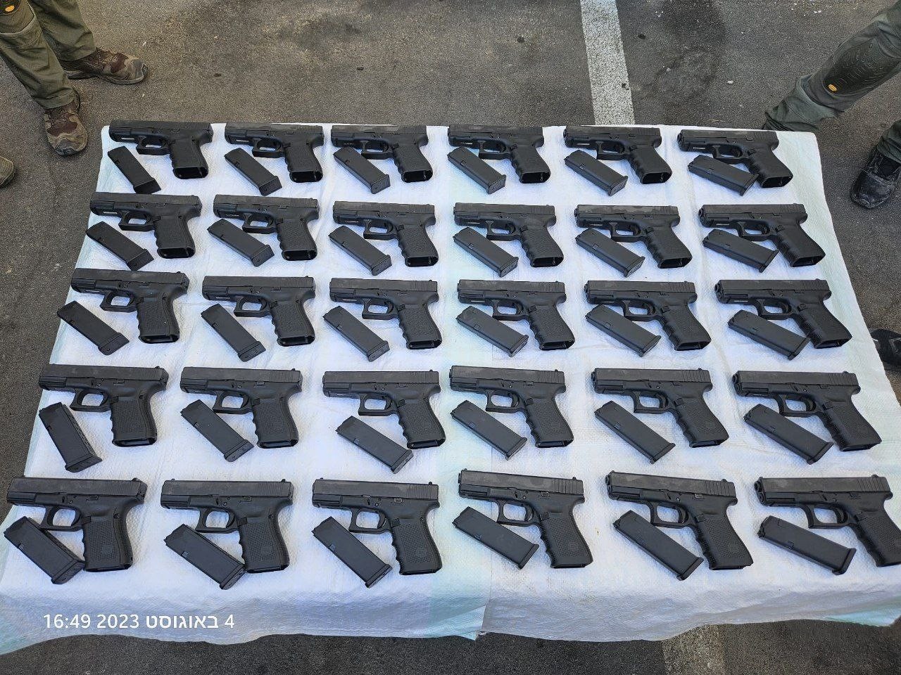 الإعلام العبري: إحباط محاولة تهريب أسلحة بمليون شيكل