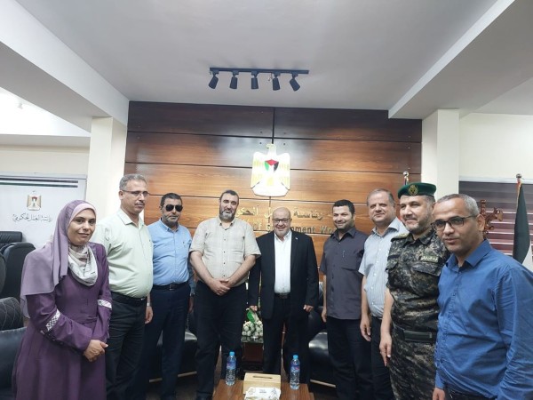 غزة: الدعليس يناقش عدة قضايا مهمة مع نقابة الموظفين
