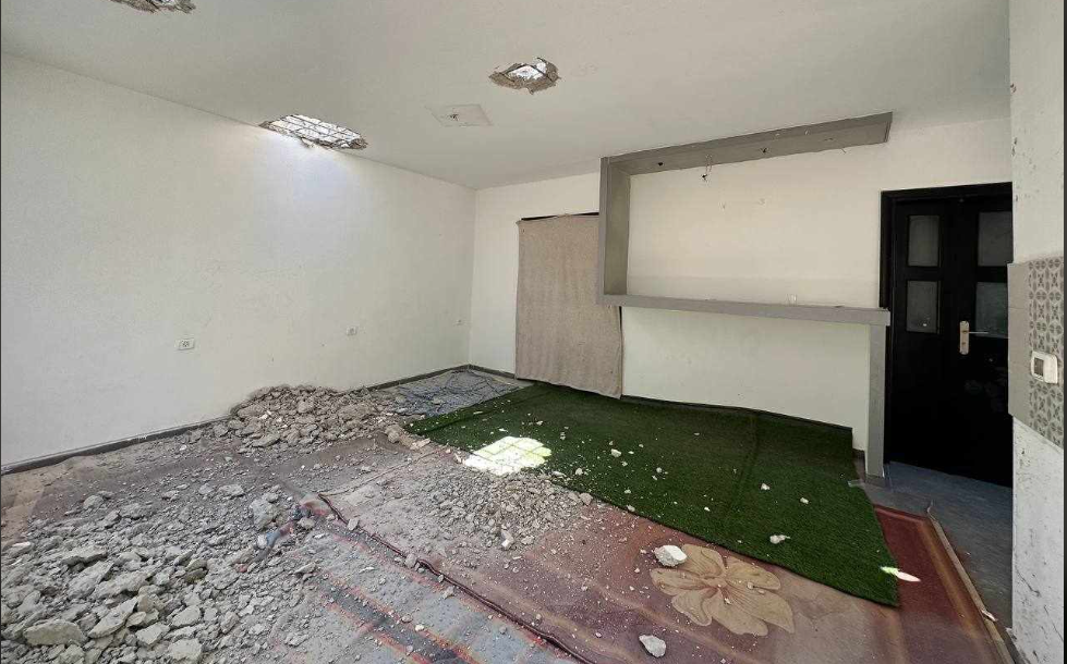 الاحتلال يُجبر عائلة مقدسية من بلدة بيت حنينا على هدم جزء من منزلها بشكلٍ ذاتي