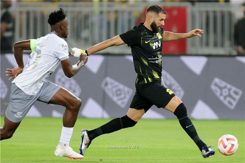 بالصور :  الاتحاد ينجز مهمة الطائي ويتصدر دوري روشن السعودي