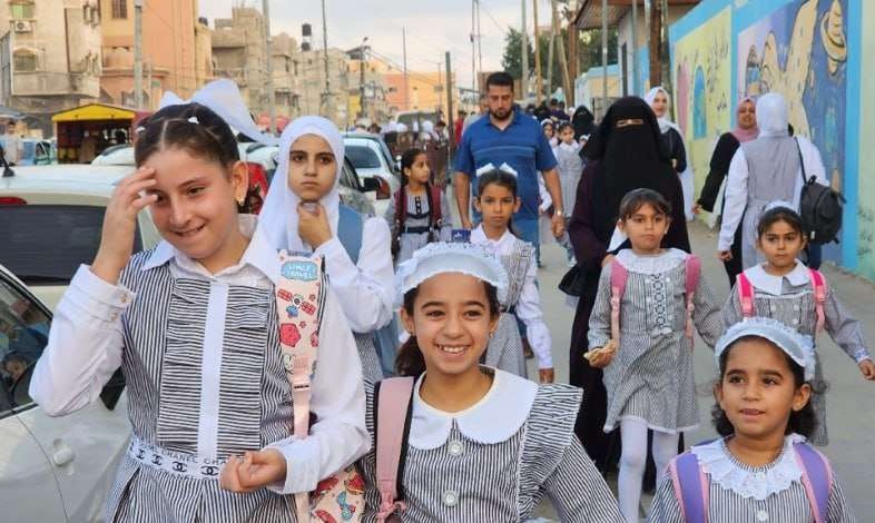 حوالي 625 ألف طالب يتوجهون إلى مدارسهم اليوم في قطاع غزة
