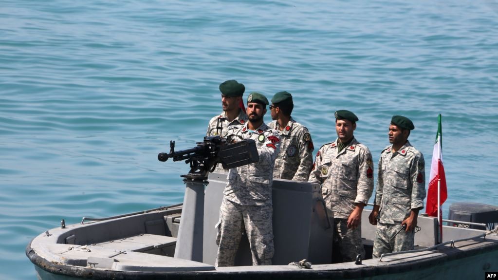 الحرس الثوري يكشف عن سفن مُزودة بصواريخ يصل مداها لـ600 كيلو متر