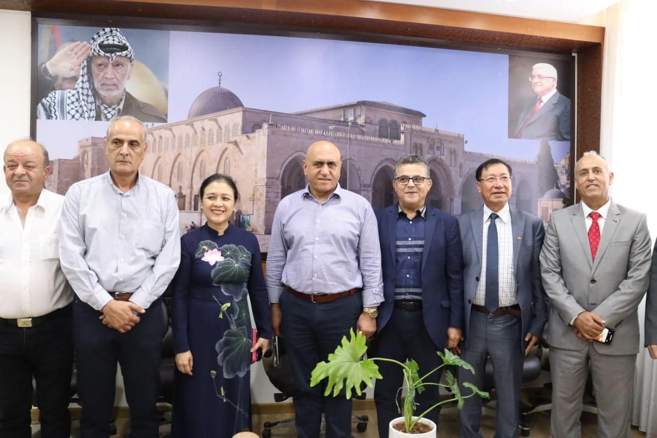 محافظ جنين يلتقى بوفد فيتنامي ويطلعه على انتهاكات الاحتلال بحق شعبنا الفلسطيني 