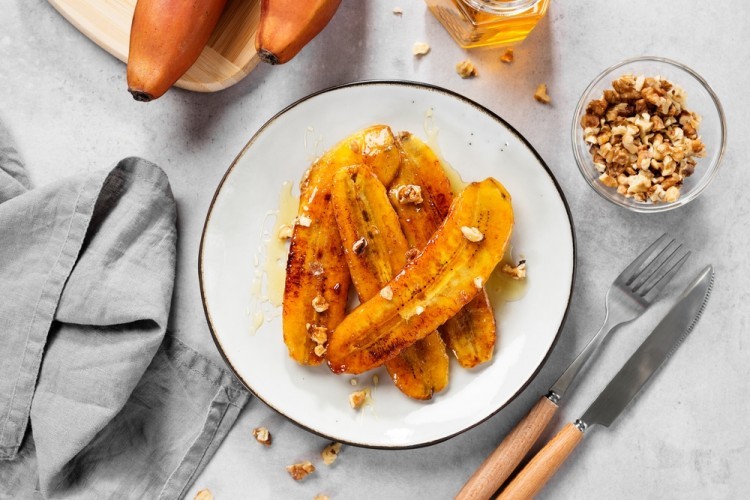 موز مكرمل مع القرفة