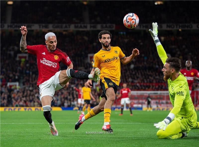 بالصور  : بشق الانفس مانشستر ينايتد يعبر وولفرهامبتون