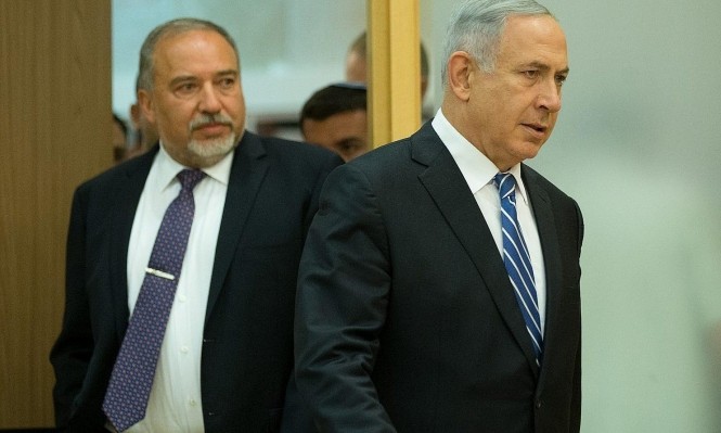 ليبرمان يتّهم نتنياهو بإلحاق الأذى بكبار ضباط الجيش