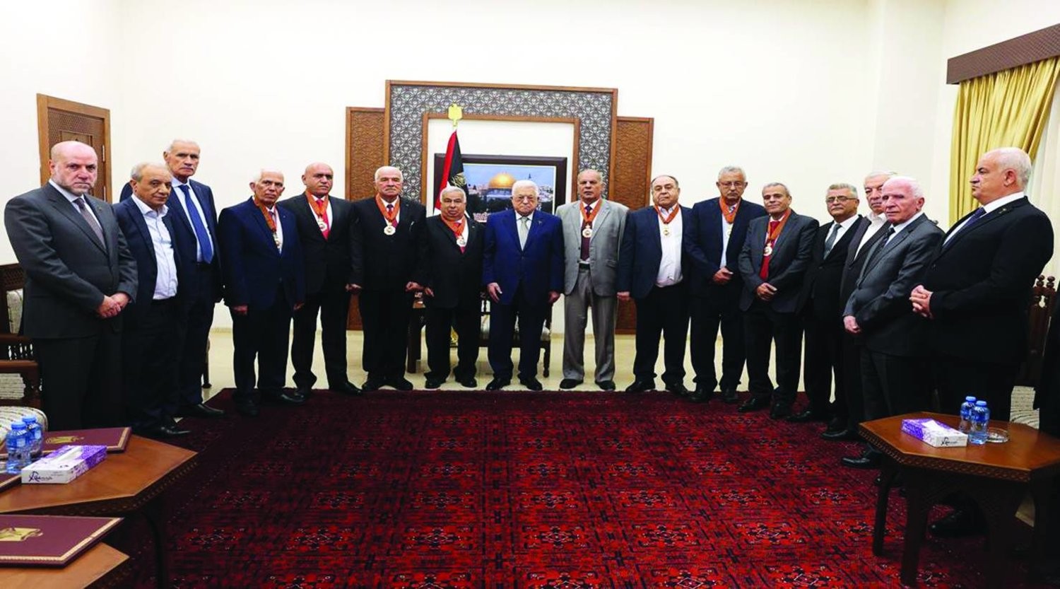 صحيفة الشرق الأوسط: الرئيس عباس يرتب لانتقال سلس للسلطة