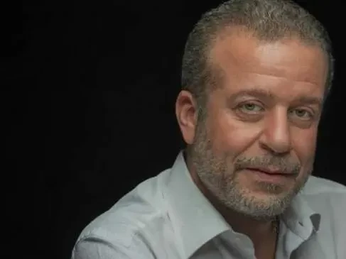 شريف منير يحذف منشور إعلان طلاقه لزوجته