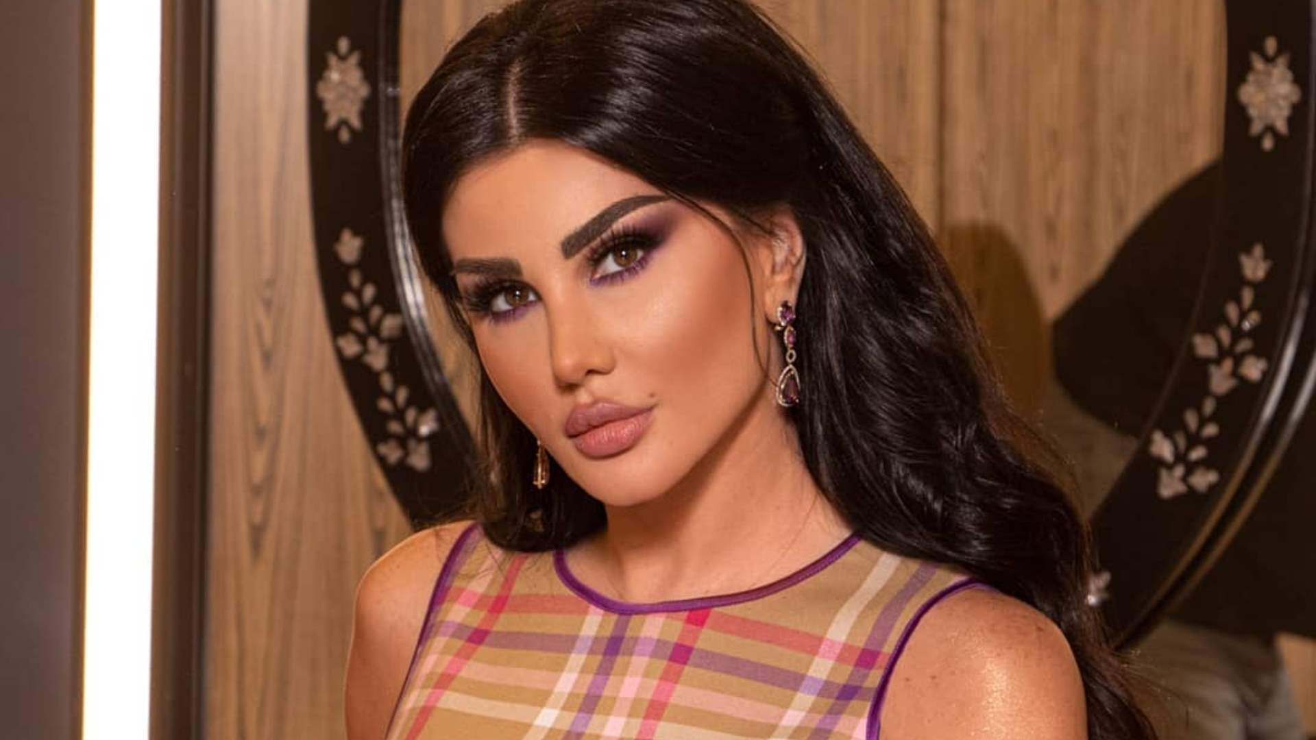 جيني اسبر عضو لجنة تحكيم في مسابقة ملكة جمال الكون