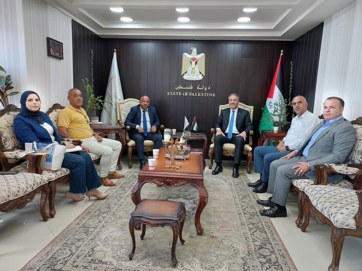 عساف يلتقي رئيس هيئة مقاومة الجدار والاستيطان