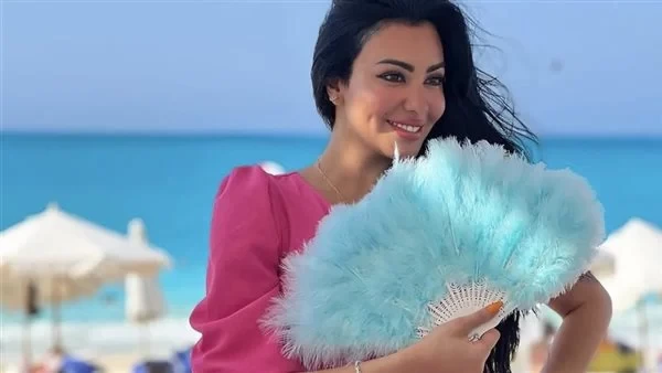 بالحجاب.. ميرهان حسين تثير ضجة بظهورها