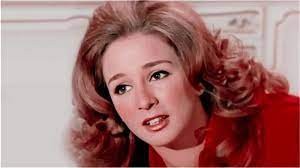 ظهور نادر لـ نجلاء فتحي بعد سنوات من الغياب