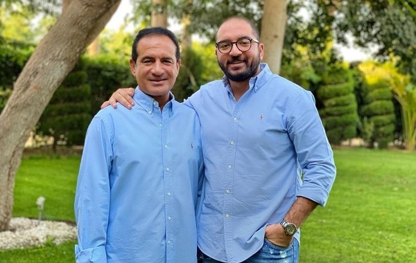 بأغنية ابن أبويا.. نجل محمد ثروت يفاجئه على المسرح في حفل ليلة الزمن الجميل