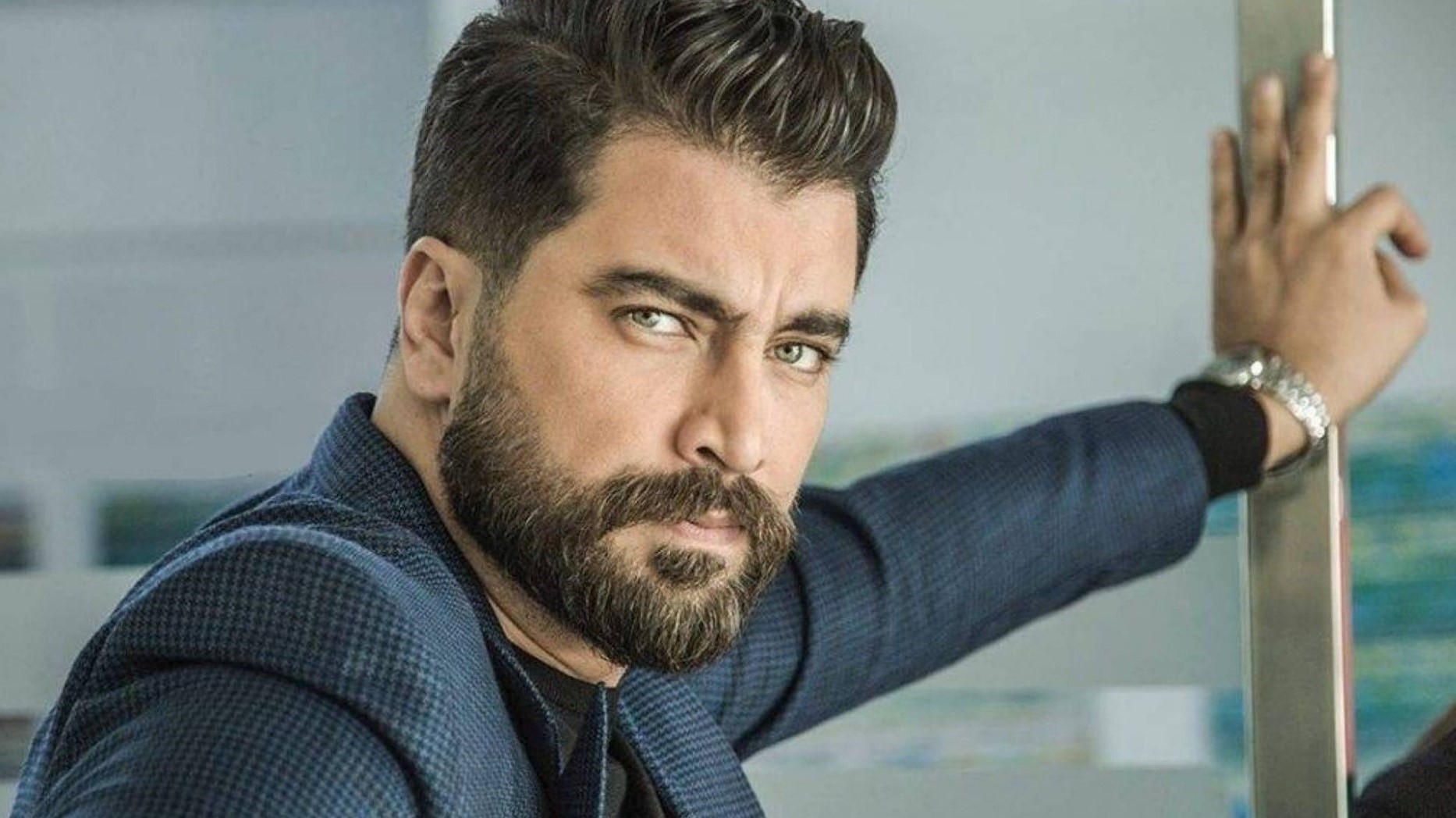 معتصم النهار يفاجئ متابعيه بغنائه باللغة التركية