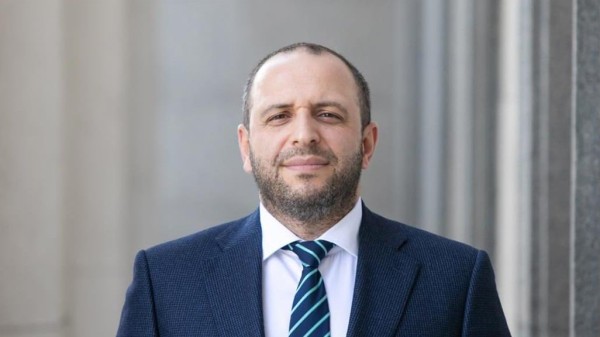 الرئيس الأوكراني يُعين وزيرًا جديدًا للدفاع