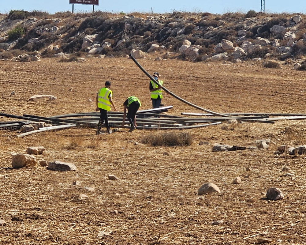 الخليل: قوات الاحتلال تُدمر شبكة المياه الرئيسية في قربة سوسيا 