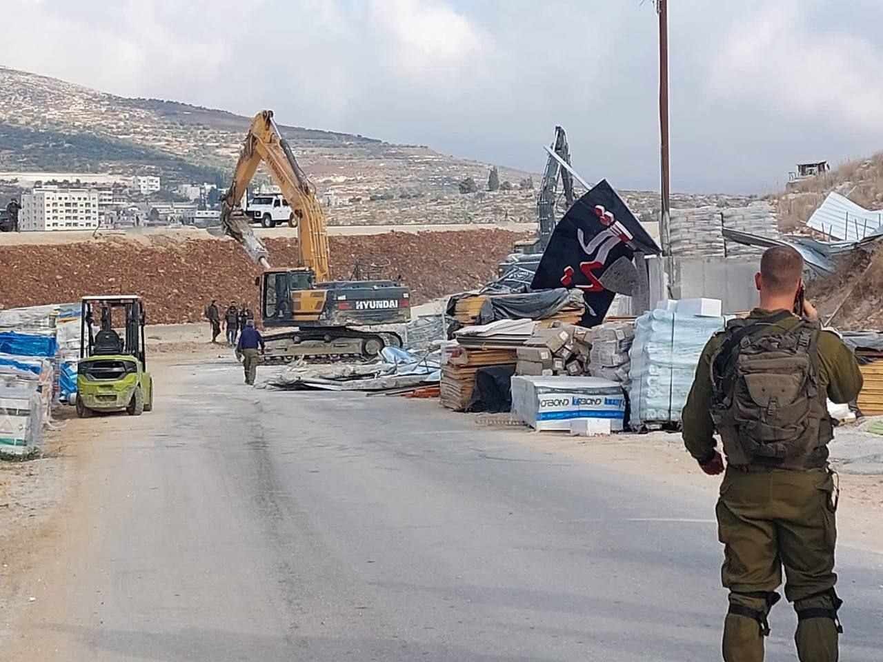 الاحتلال يهدم منشأة تجارية في بلدة بيتا جنوب نابلس