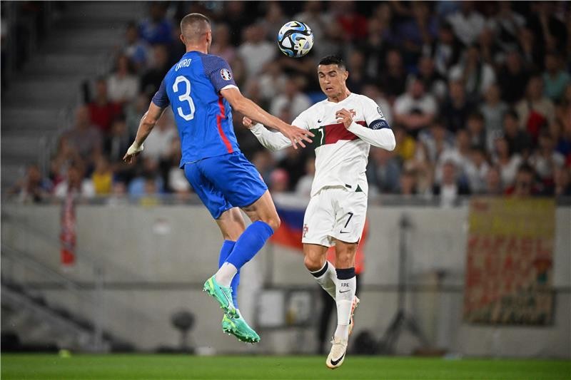 بالصور : ىالبرتغال تحافظ على العلامة الكاملة بإسقاط سلوفاكيا