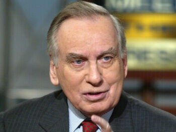 معاريف: أصبح النظام السياسي في الولايات المتحدة هو الأكثر جنوناً منذ سنوات