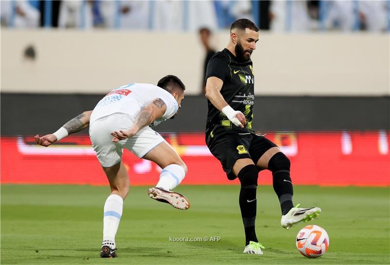 بالصور: لدغة بنزيما تنقذ اتحاد جدة من فخ الأخدود