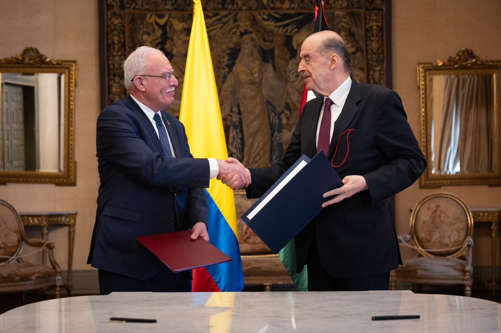 فلسطين توقع 4 اتفاقيات تعاون مع كولومبيا