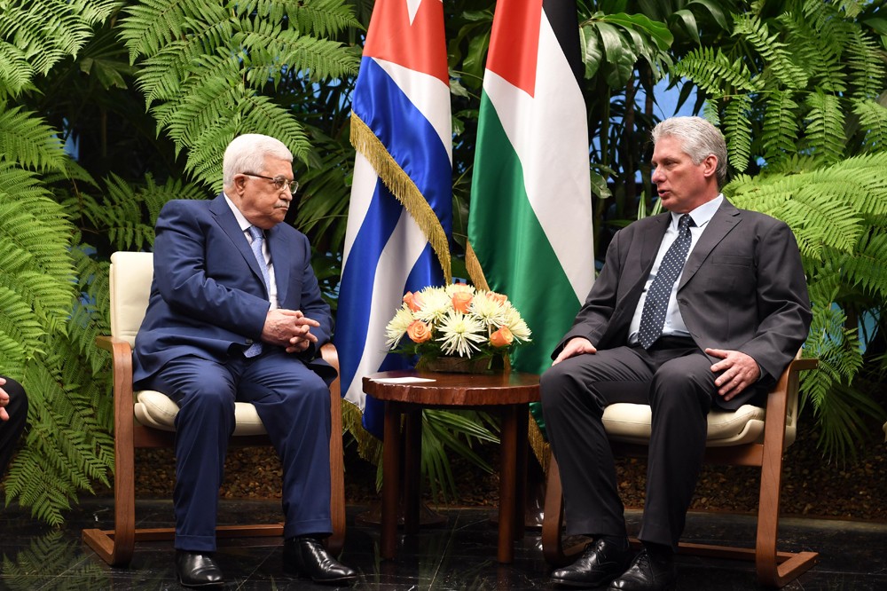 الرئيس عباس يجتمع مع نظيره الكوبي على هامش قمة الـ77 + الصين