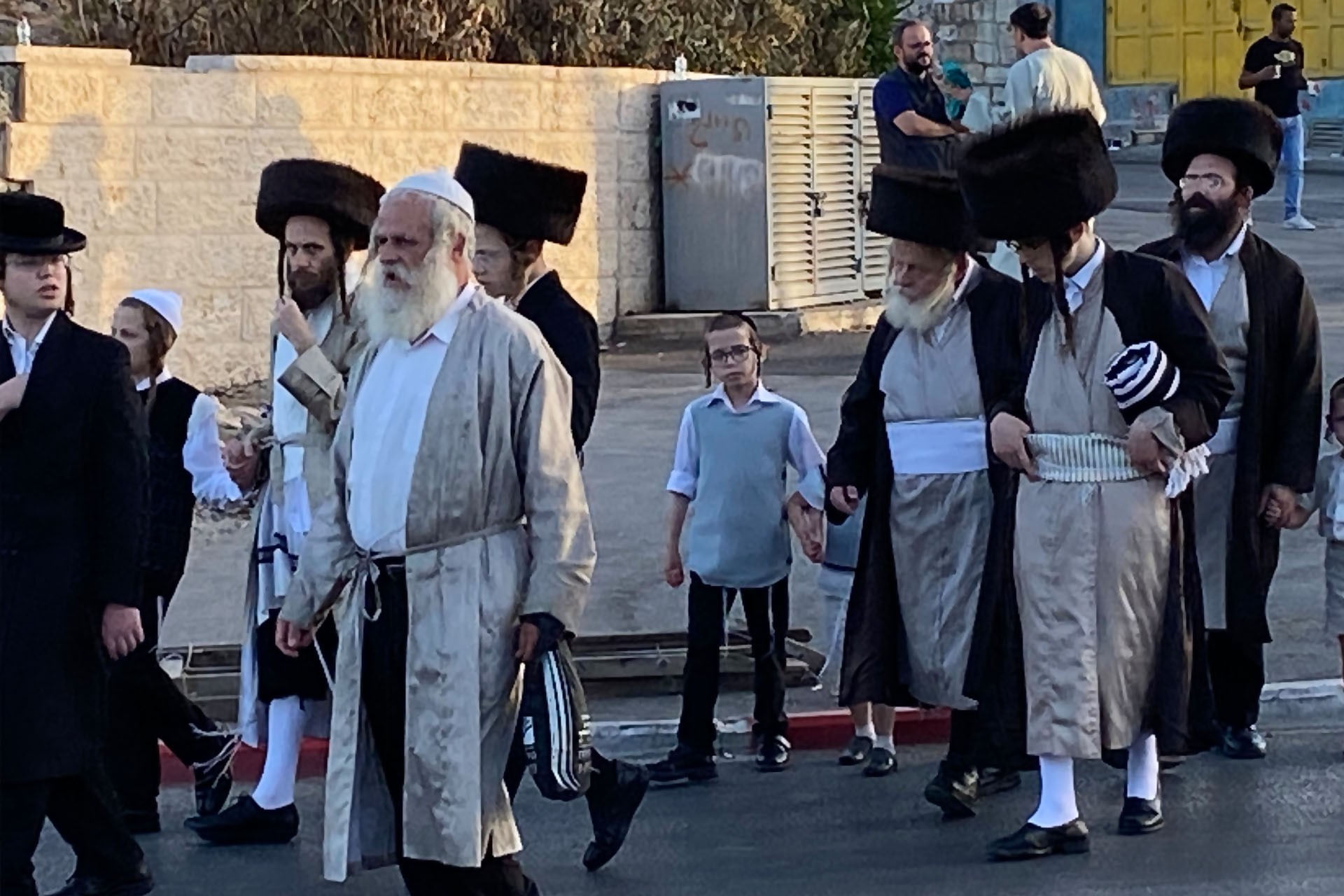 الإعلام العبري: إصابة 28 طالب حريدي إثر اندلاع حريق في معهد ديني قرب تل أبيب