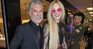 عارضة أزياء ألمانية تنفق أكثر من 128 ألف جنيه إسترلينى لتطويل ساقيها