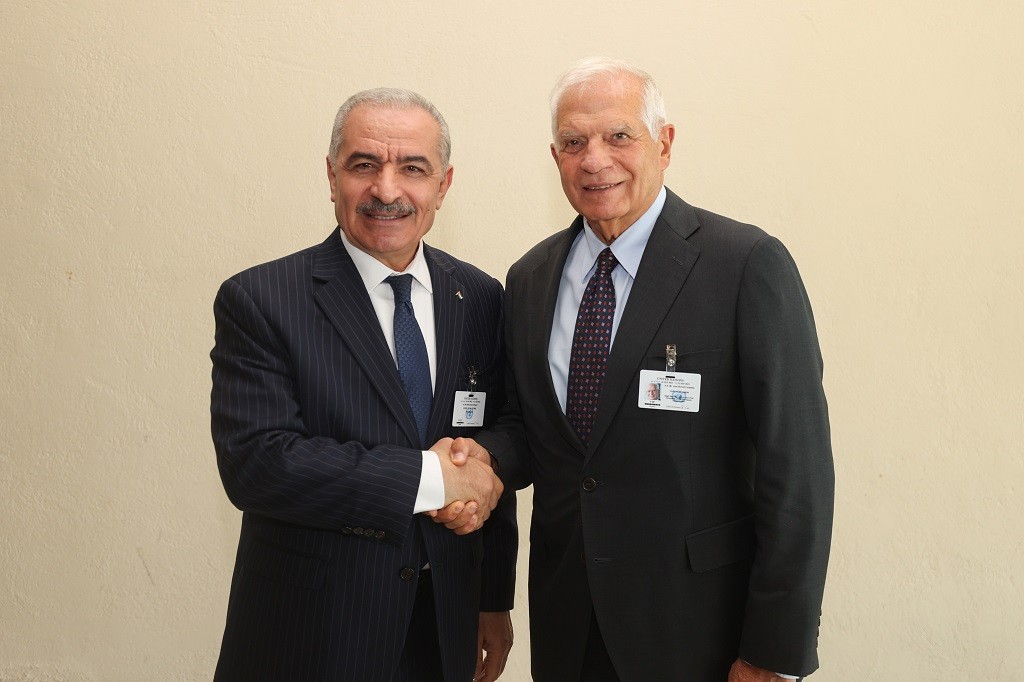 اشتية يبحث مع بوريل الجهود العربية الأوروبية لإحياء العملية السياسية