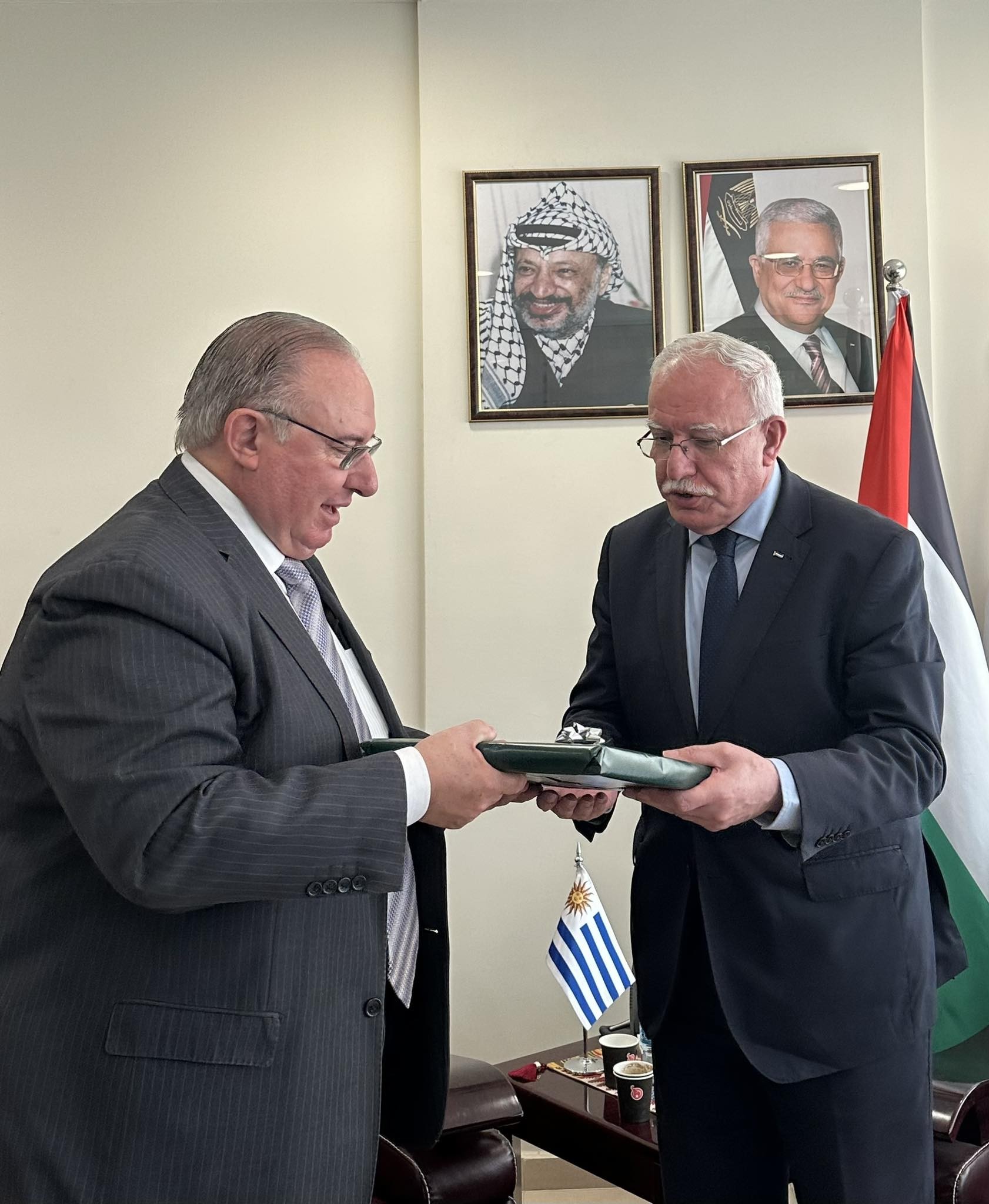 المالكي يُودع السفير الأوروغواي لمناسبة انتهاء مهامه الرسمية لدى فلسطين