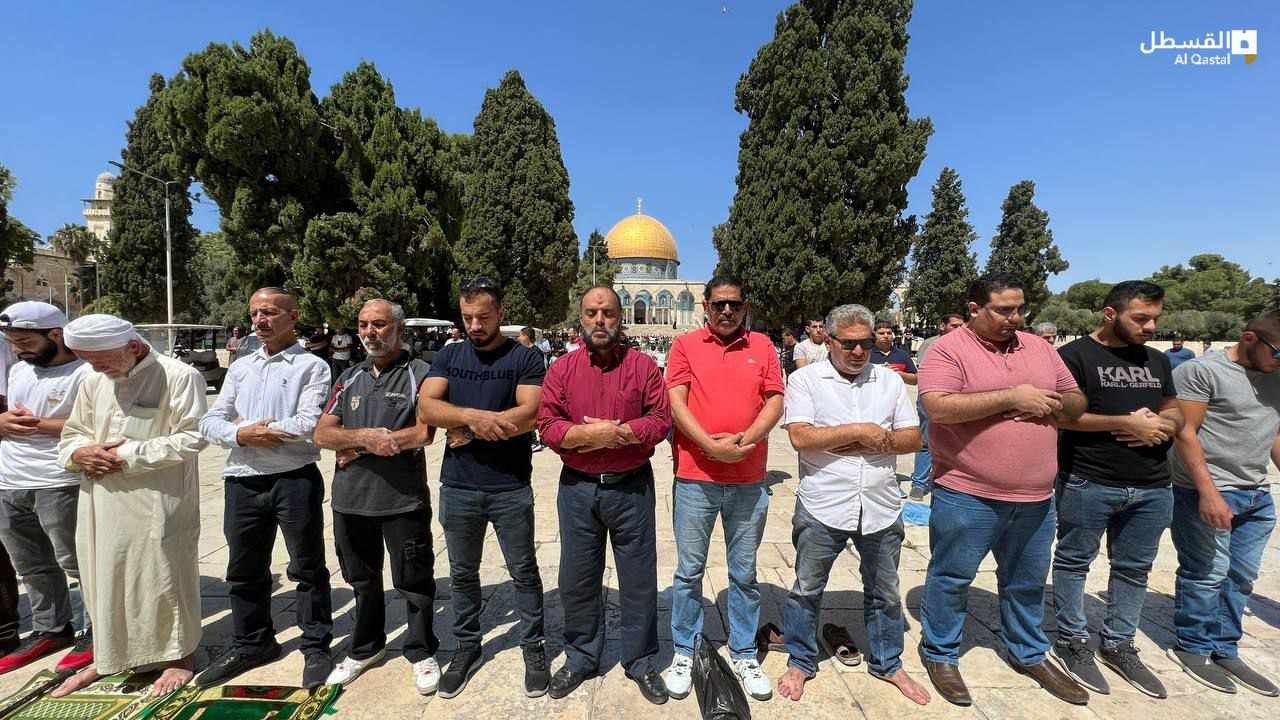 40 ألفًا يؤدون صلاة الجمعة في باحات المسجد الأقصى المبارك
