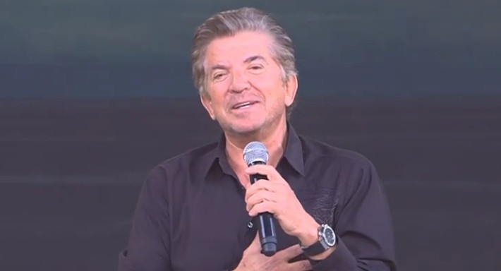 وليد توفيق يهدي الشعب المصري أغنية جديدة بمناسبة مرور 50 سنة على انتصار أكتوبر